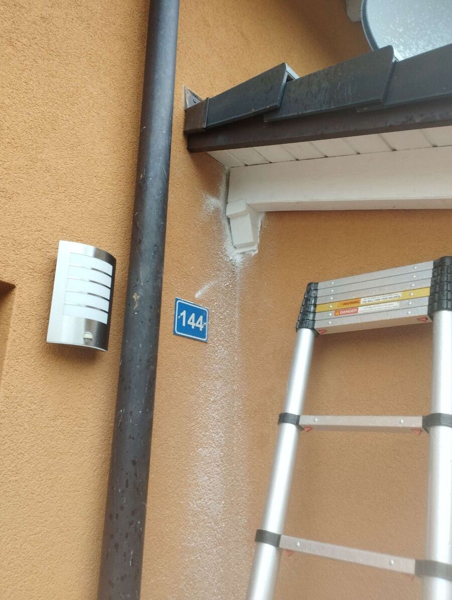 exterminateur d insectes a-Le Cerneux-Péquignot.jpg